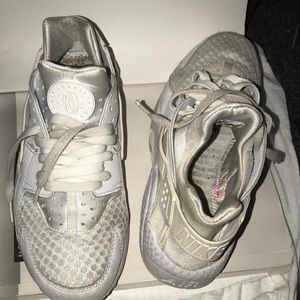 Used unisex nike air huarache